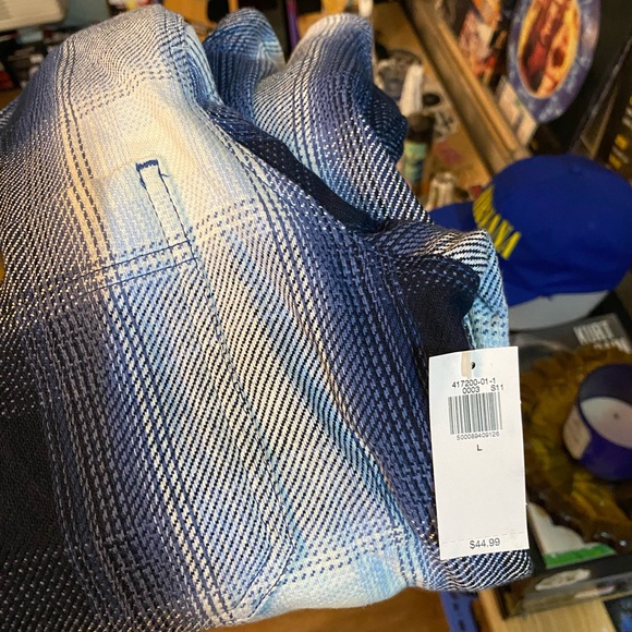 Old Navy Men's Blue Plaid Shirt - Picture 4 of 4